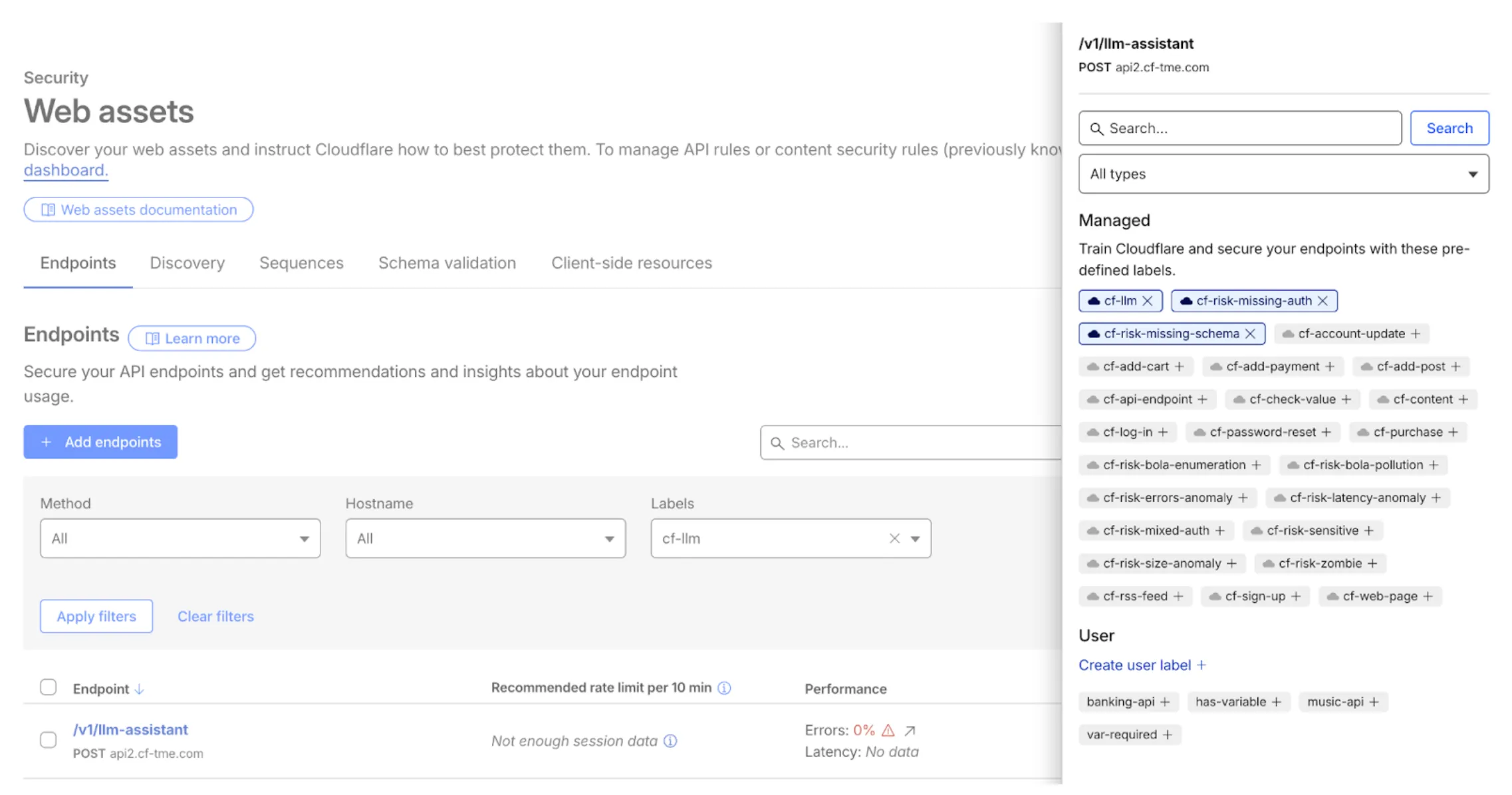 Cloudflare 仪表板显示自动标记为 "cf-llm"、"cf-risk-missing-auth" 和 "cf-risk-missing-schema" 的端点