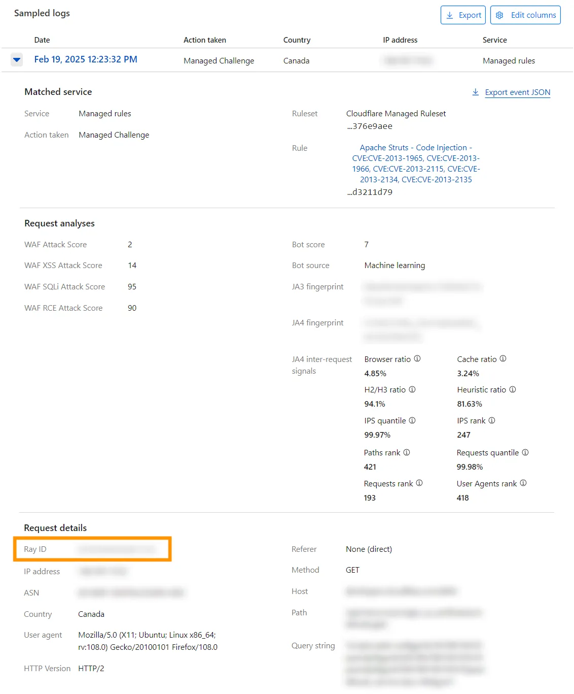 Security Events 中采样日志的事件列表示例，从展开的事件之一中突出显示 Ray ID 以显示其详情
